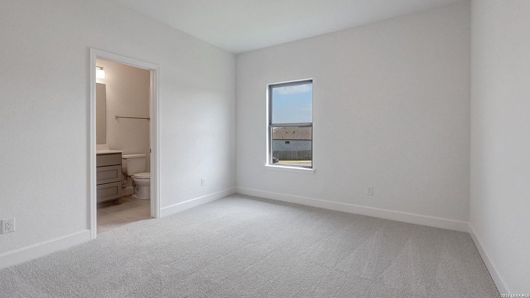 Spacious, unfurnished interior of a new home in Ladera, San Antonio (Image 26).