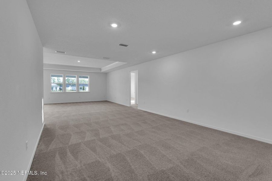 Spacious, unfurnished interior of a new home in Hyland Trail, Green Cove Springs (Image 11).