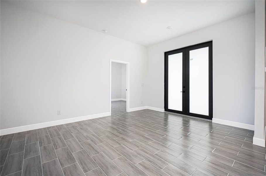 Spacious, unfurnished interior of a new home in , Rotonda West (Image 35).
