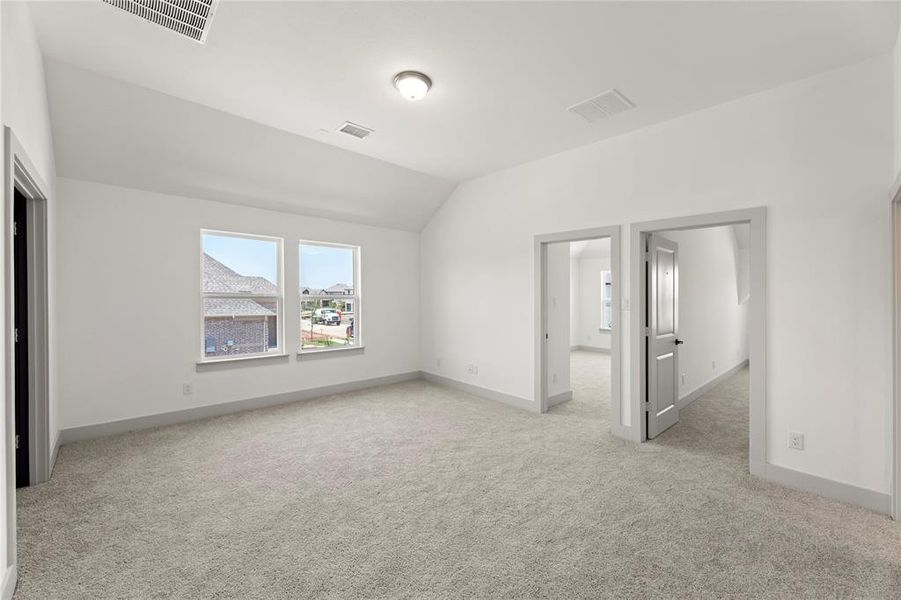 Spacious, unfurnished interior of a new home in Inspiration, Seis Lagos (Image 26).