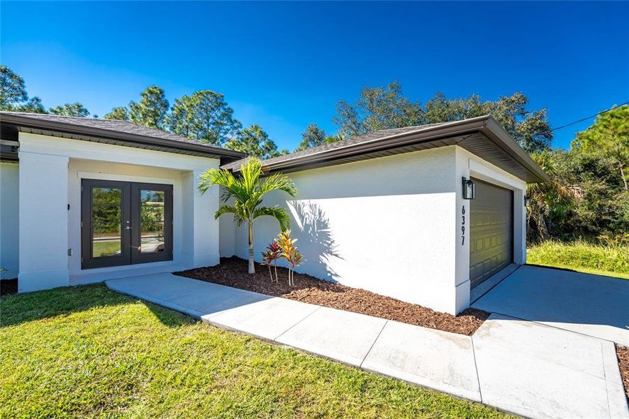 Exterior details and patio area of a home in , North Port (Image 25).