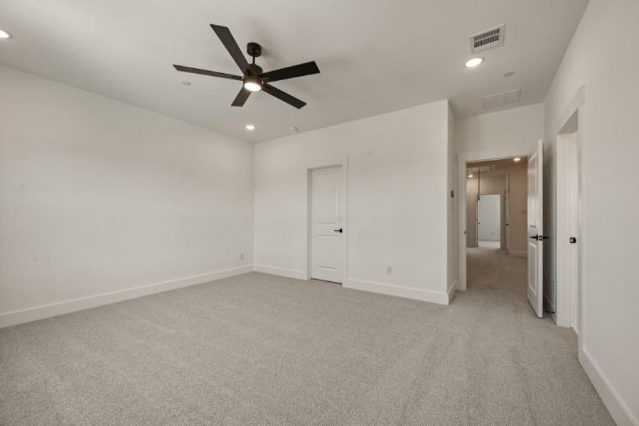 Spacious, unfurnished interior of a new home in Mosaic, Celina (Image 33).