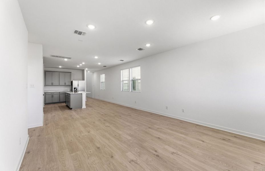 Spacious, unfurnished interior of a new home in Sonterra, Jarrell (Image 49).