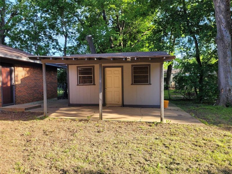 Exterior details and patio area of a home in , Paris (Image 4).