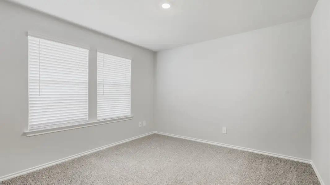 Spacious, unfurnished interior of a new home in Eagle Creek, Denton (Image 18).