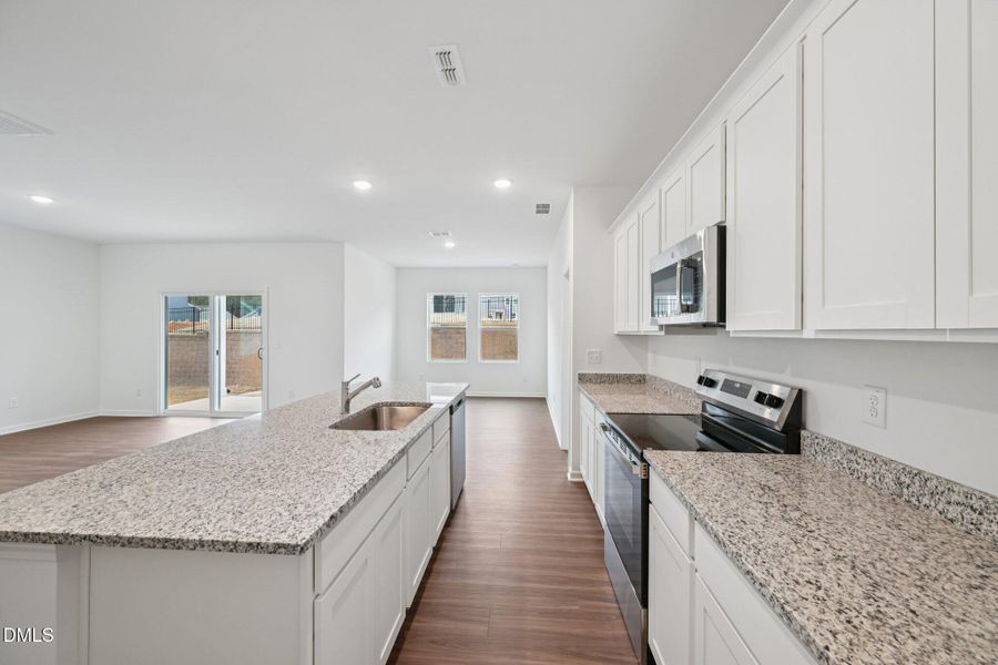 15-web-or-mls-Salers Loop-S0601-015 15-web-or-mls-Salers Loop-S0601-015