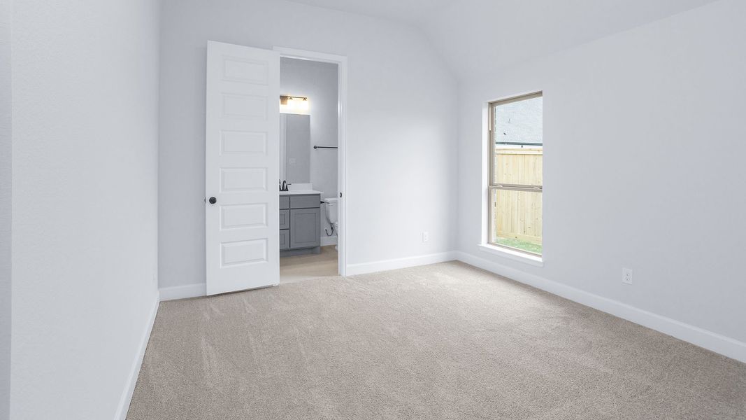 Spacious, unfurnished interior of a new home in Kresston, Montgomery (Image 46).