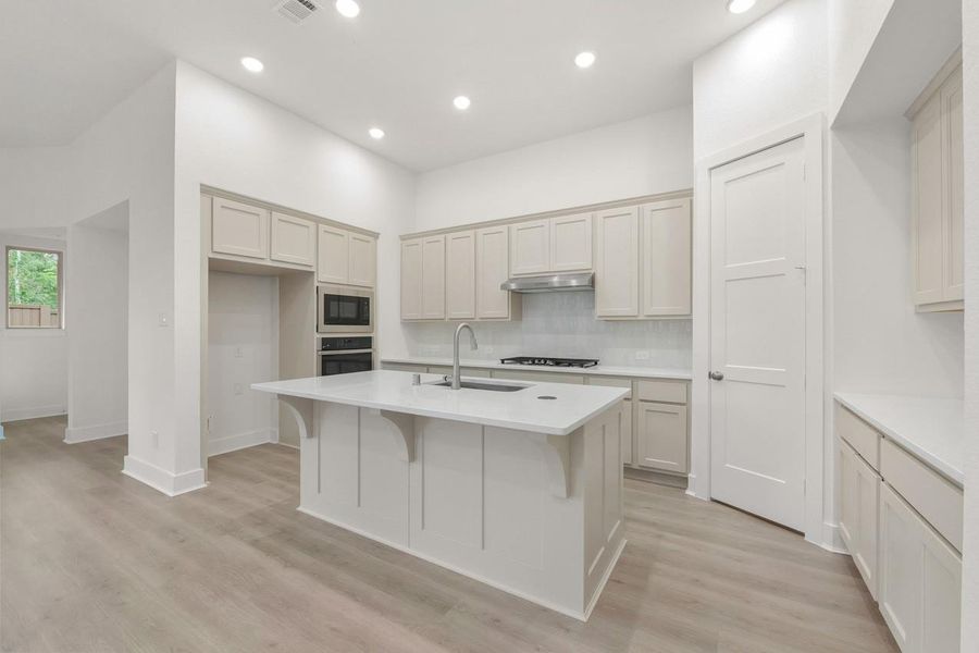Furnished interior view inside a new home in Evergreen, Conroe (Image 5). Furnished interior view inside a new home in Evergreen, Conroe (Image 5).