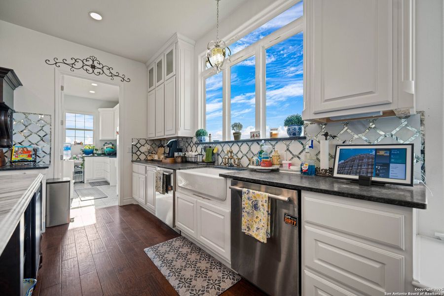 Furnished interior view inside a new home in , Kenedy (Image 39).