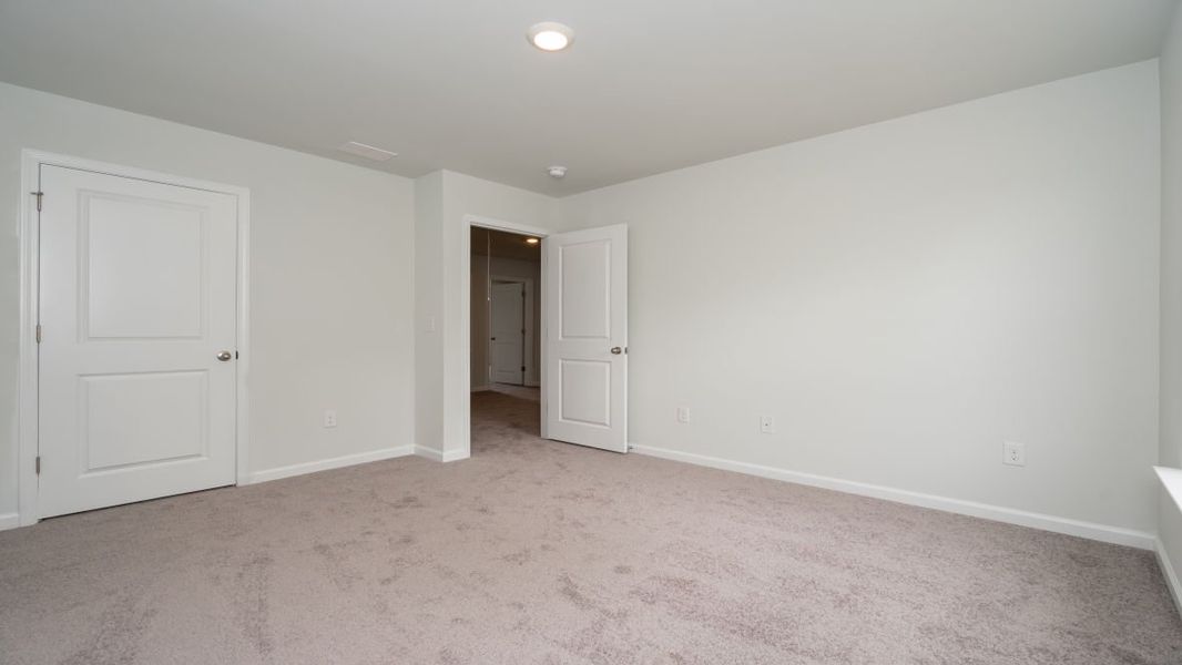 Representative unfurnished interior of a home built from the GALEN by D.R. Horton in Island Green, Myrtle Beach (Image 32).