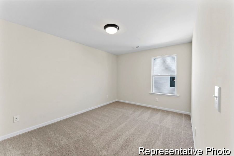 Spacious, unfurnished interior of a new home in Beaver Creek, Statesville (Image 8).