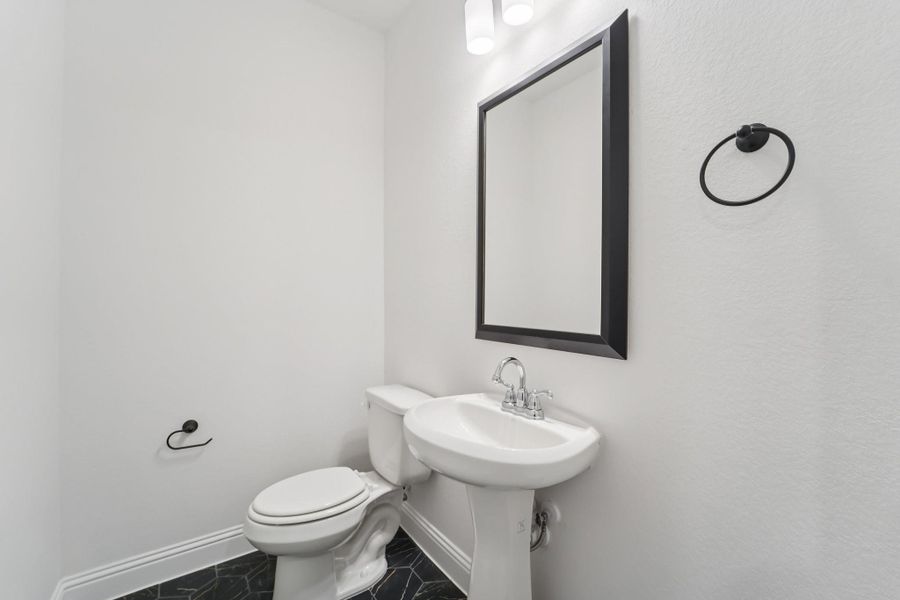 Furnished interior view inside a new home in Evergreen 55', Conroe (Image 9).