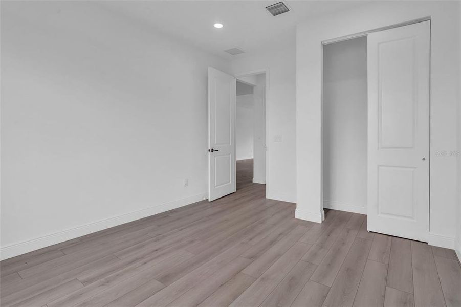 Spacious, unfurnished interior of a new home in , Okeechobee (Image 31).