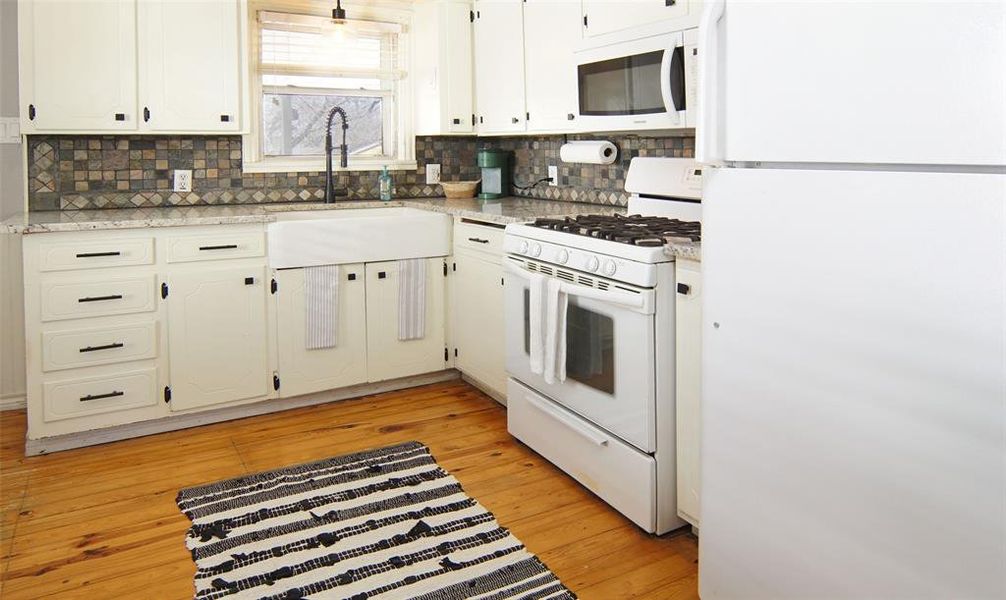 Furnished interior view inside a new home in , Weatherford (Image 13).