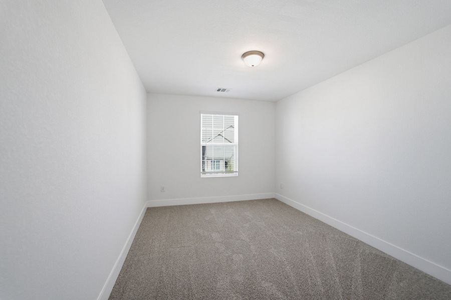 Spacious, unfurnished interior of a new home in Sunfield, Buda (Image 56).