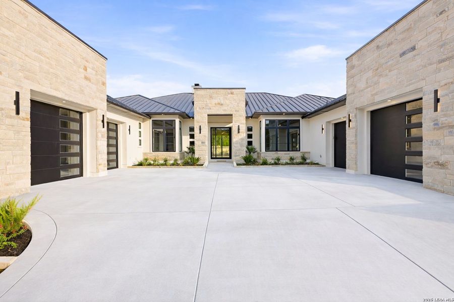 Exterior details and patio area of a home in , San Antonio (Image 3).