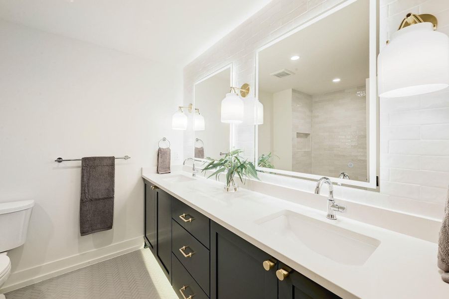 Upstairs shared full bathroom.