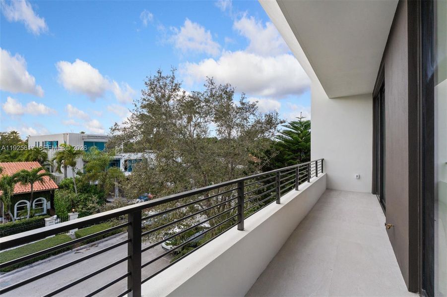 Exterior details and patio area of a home in , Miami (Image 23).