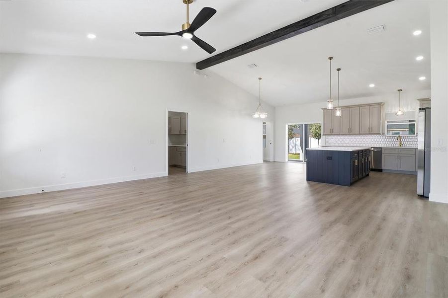 Spacious, unfurnished interior of a new home in , Citrus Springs (Image 33).