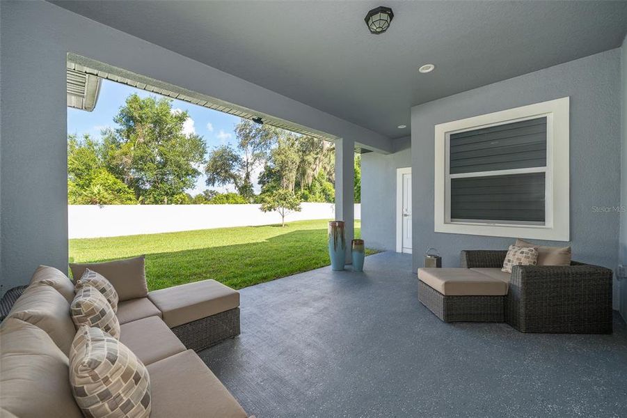 Exterior details and patio area of a home in , St. Cloud (Image 4).