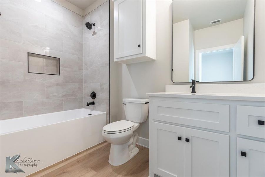 Furnished interior view inside a new home in , Abilene (Image 12).