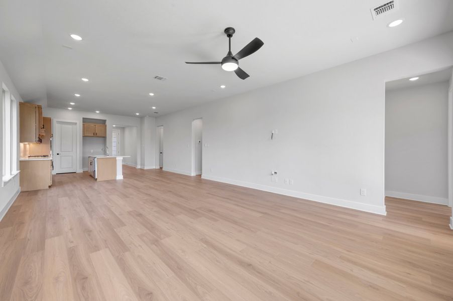 Spacious, unfurnished interior of a new home in Treeline, Justin (Image 18).