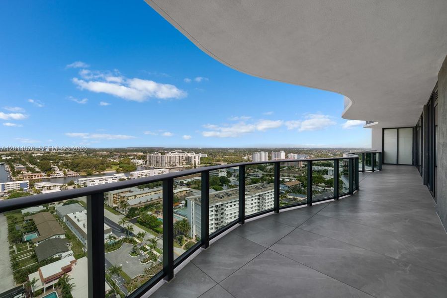 Condo located in Pompano Beach, FL showcasing its design and architecture (Image 26).
