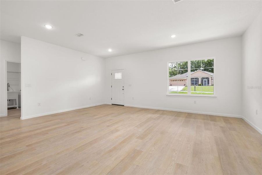 Spacious, unfurnished interior of a new home in , Dunnellon (Image 42).