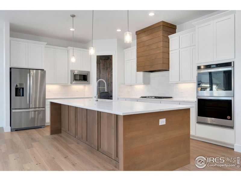 Large Center Island and Walk-in Pantry