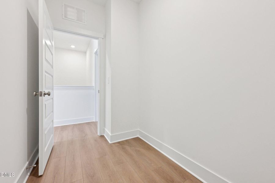 35-web-or-mls-Dunzo Dr-S1203-035