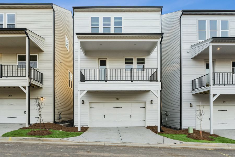 Exterior details and patio area of a home in Celesta, Decatur (Image 3).