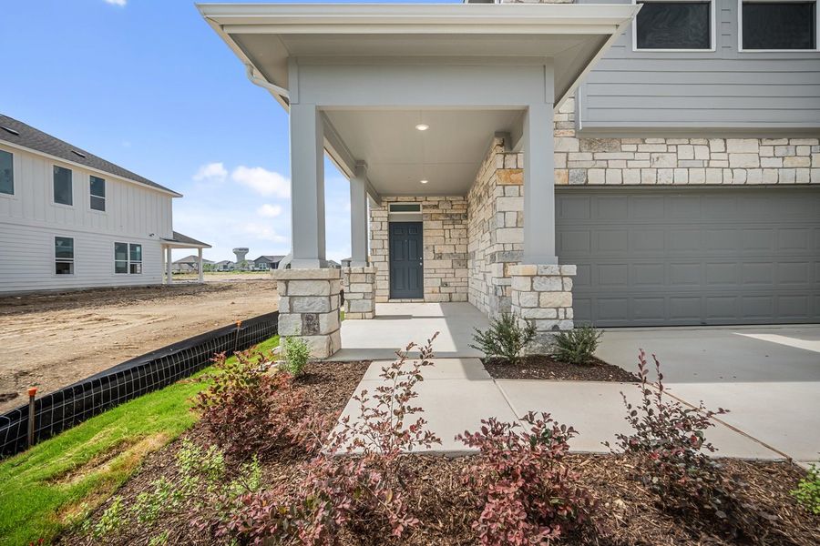 Exterior details and patio area of a home in Porter Country, Buda (Image 3).