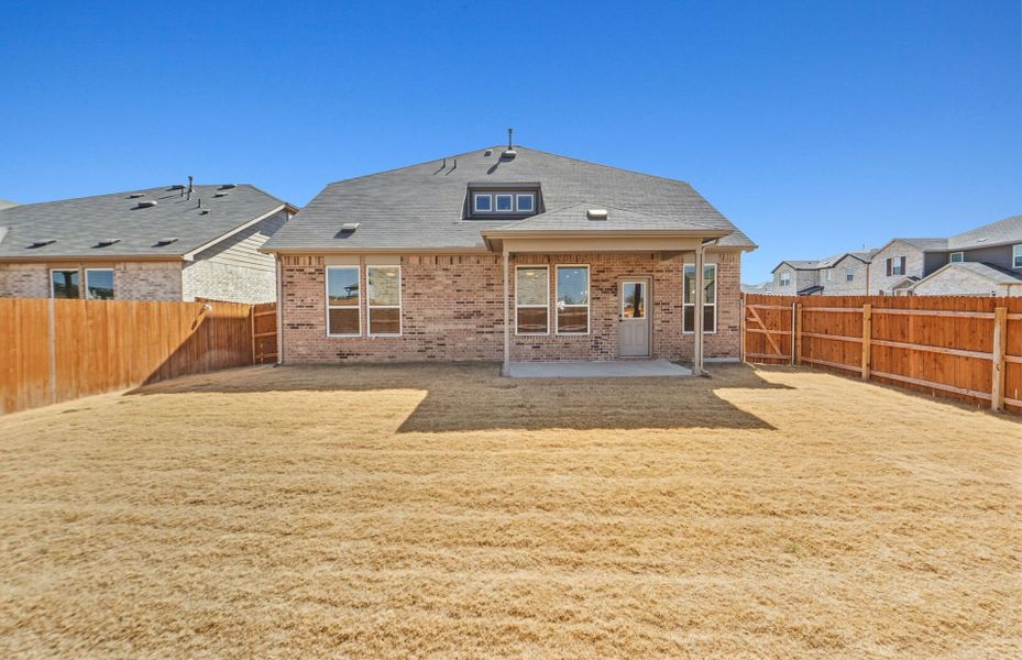Exterior details and patio area of a home in Lagos, Manor (Image 4).