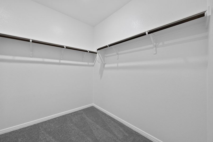 Spacious, unfurnished interior of a new home in Sunfield, Buda (Image 25).