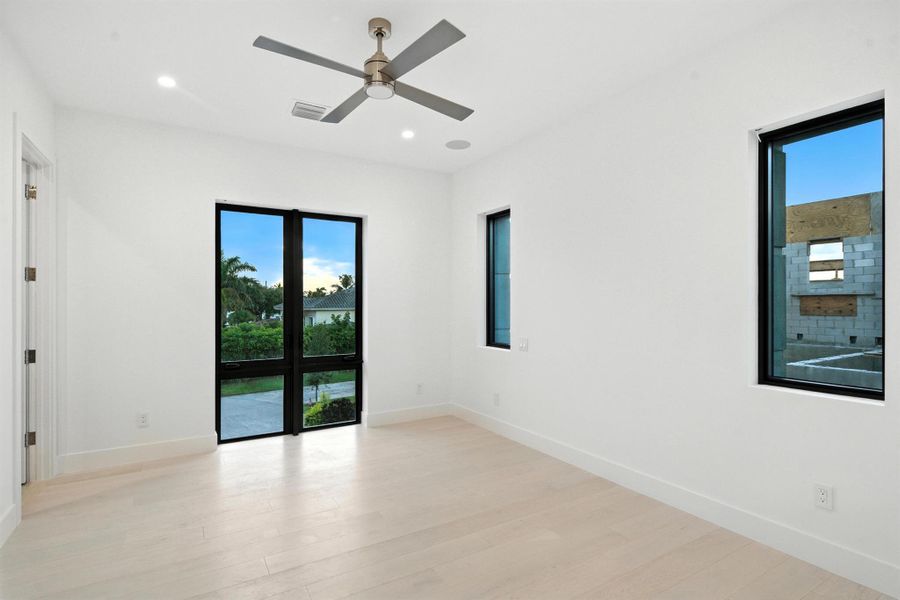 Spacious, unfurnished interior of a new home in , Boca Raton (Image 20).