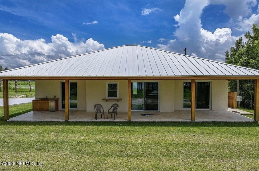Exterior details and patio area of a home in , East Palatka (Image 31).