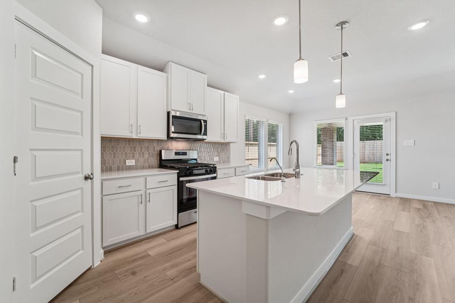Furnished interior view inside a new home in Stewart's Ranch, Conroe (Image 10).