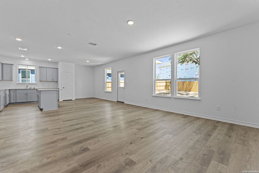 Spacious, unfurnished interior of a new home in Corley Farms, Boerne (Image 32).