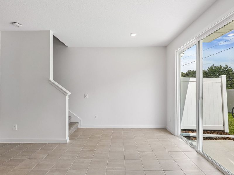Spacious, unfurnished interior of a new home in The District at Oakleaf - The Grove, Middleburg (Image 8).