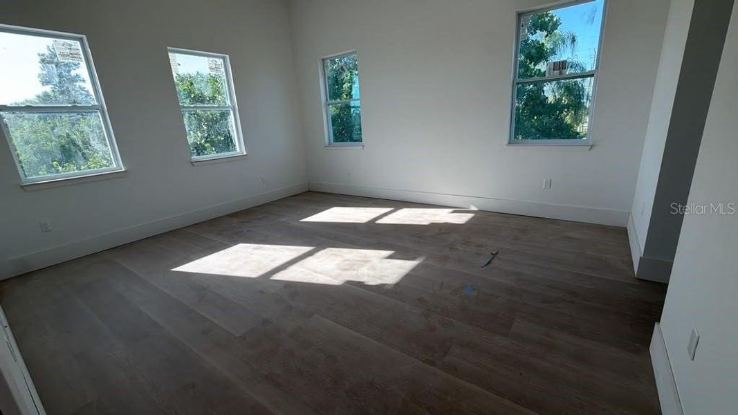 Spacious, unfurnished interior of a new home in , Port Charlotte (Image 37).