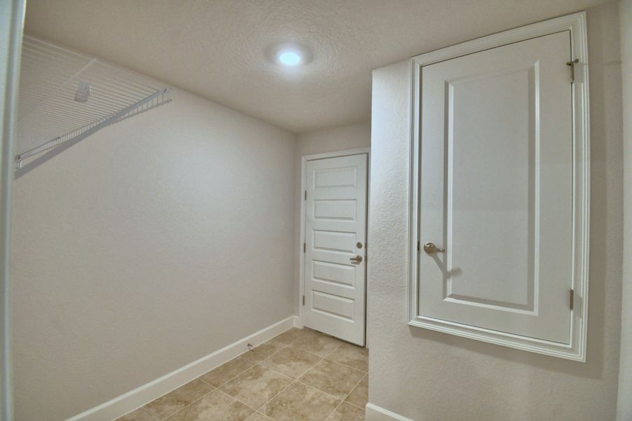 Spacious, unfurnished interior of a new home in Villamar, Winter Haven (Image 16).