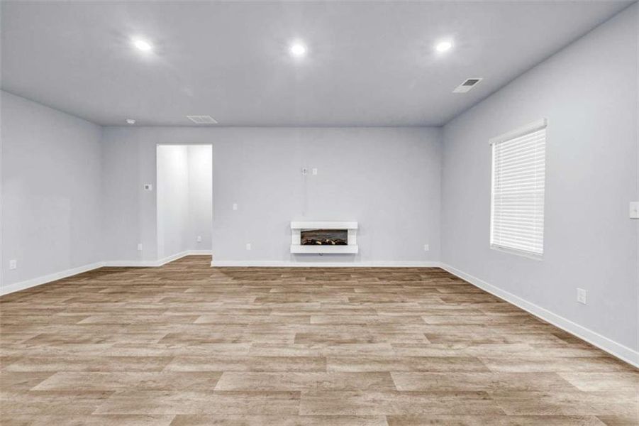 Spacious, unfurnished interior of a new home in Palmetto Oaks Phase III, Palmetto (Image 29). Spacious, unfurnished interior of a new home in Palmetto Oaks Phase III, Palmetto (Image 29).