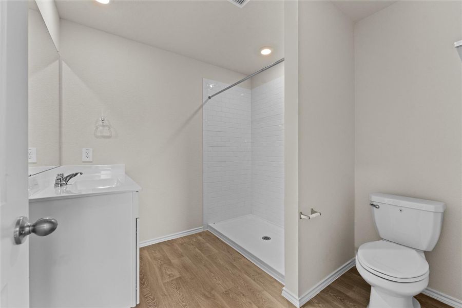 Furnished interior view inside a new home in Ladera, Luling (Image 7).