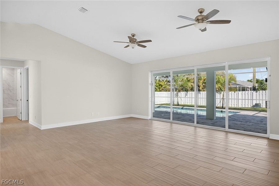 Spacious, unfurnished interior of a new home in Cape Coral, Cape Coral (Image 19).