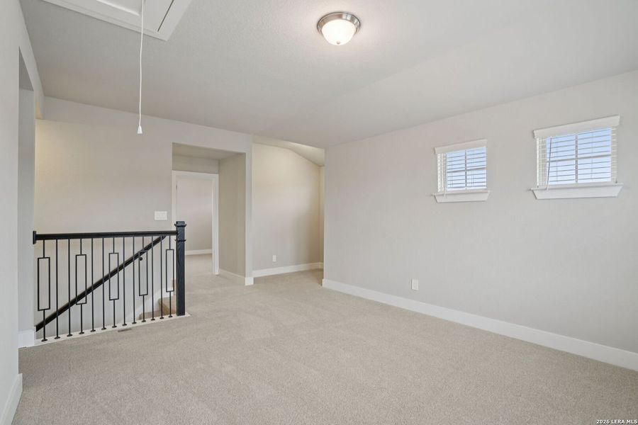 Spacious, unfurnished interior of a new home in Lark Canyon, New Braunfels (Image 28).