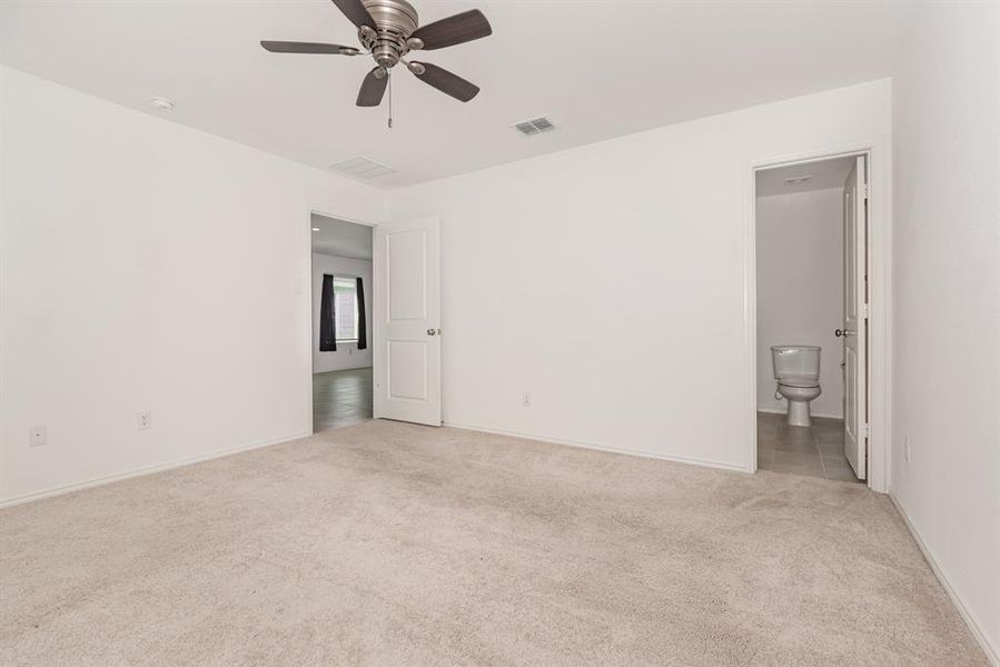 Spacious, unfurnished interior of a new home in , Princeton (Image 36).
