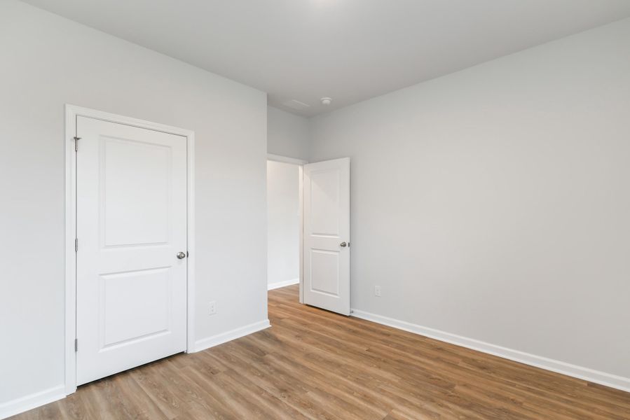 Spacious, unfurnished interior of a new home in Carolina Groves, Moncks Corner (Image 17).