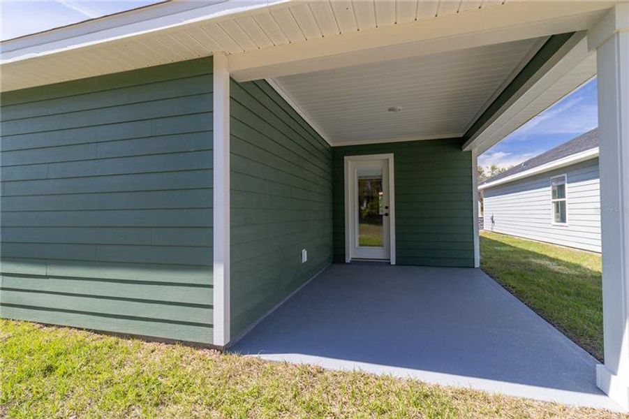 Exterior details and patio area of a home in Briarwood, Alachua (Image 4). Exterior details and patio area of a home in Briarwood, Alachua (Image 4).