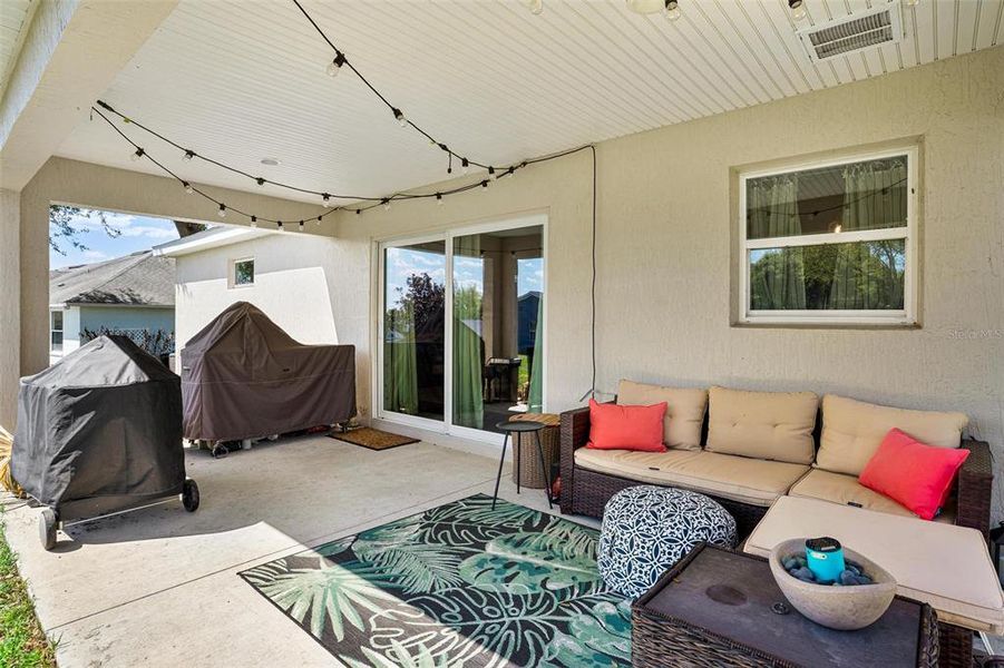 Exterior details and patio area of a home in , Lady Lake (Image 4).