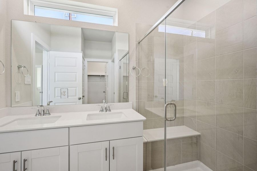 Furnished interior view inside a new home in , Kemah (Image 7).